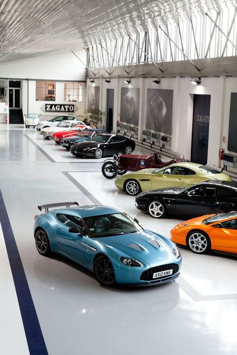 Functional Garage, Aston Martin Zagato, Luxury Car Garage, Ultimate Garage, Wallpaper Luxury, Luxury Garage, Aston Martin Lagonda, Dream Car Garage, Car Showroom