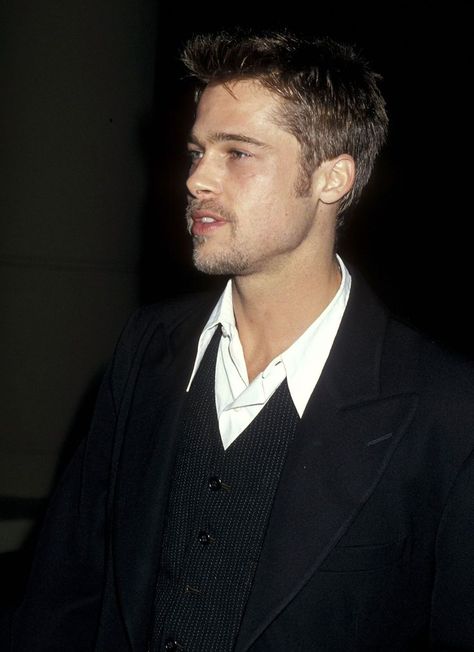 Brad Pitt Style, Brad Pitt Hair, Men 90s, Kyle Maclachlan, Tyler Durden, The Perfect Guy, Golden Globe, Most Beautiful Man, Perfect Man