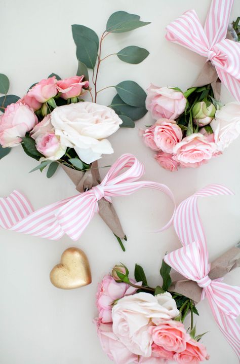 DIY bouquet bar party idea! http://www.stylemepretty.com/living/2016/01/26/party-idea-diy-bouquet-bar/ Galentines Party Flower Bar, Diy Bouquet Bar, Flower Bar Ideas, Diy Flower Bar, Valentines Flower, Bouquet Bar, Bar Photography, Paper Wrap, Flower Bouquet Diy