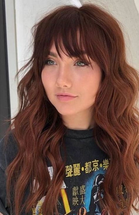 Auburn Hair With Bangs Medium, Auburn Hair Black Eyebrows, Spiced Brunette Hair, Auburn With Bangs, Dark Auburn Hair With Bangs, Red Hair With Red Lowlights, Copper Brown Hair With Bangs, Cowboy Copper On Dark Hair, Reddish Brown Hair With Bangs