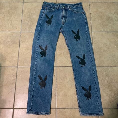 Playboy Clothes, Winter Date Outfits, Painted Clothes Diy, Causal Outfits, Painted Jeans, Altering Clothes, 2000s Fashion Outfits, Painted Denim, Painted Clothes