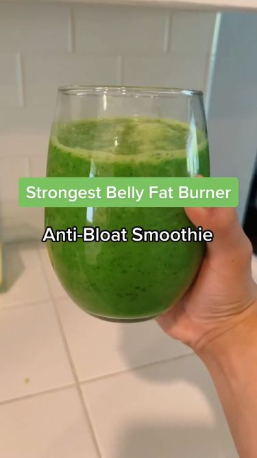 Anti-Bloat Smoothie#TheSmoothieDiet #SmoothieDiet #HealthyEating #Smoothies #WeightLoss #Fitness #Nutrition #VeganSmoothie #BreakfastSmoothie #HealthyLifestyle #FruitSmoothie #GreenSmoothie #SugarFreeSmoothie #Detox #HealthyFood #Protein #Vitamins #Minerals #OatmealSmoothie #FruitSmoothie #BerrySmoothie Anti Bloat Smoothie, Fat Burning Smoothies Belly, Smoothie Detox, Fat Burning Smoothies, Good Smoothies, Healthy Drinks Recipes, Healthy Smoothie, Green Smoothie Recipes, Fruit Smoothie Recipes