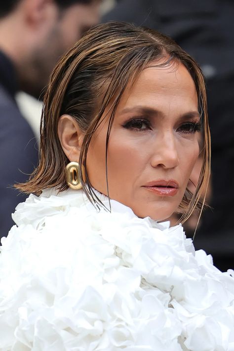 Jennifer Lopez Chopped Off Her Hair and Joined the Flippy Bob Club — See Photos | Allure Jennifer Lopez Bob Haircut, Jennifer Lopez Short Hair Haircuts, Jlo Short Hair, Jennifer Lopez Short Hair, Flippy Hair, Two Toned Hair, Wavy Bob Haircuts, Wavy Bobs, Cut Her Hair