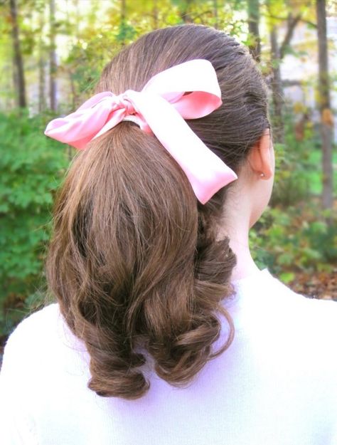 My 1950s style pin curled ponytail 50s Hair Women, 50s Hairstyles Updo, 1959s Hairstyles, 50s Sock Hop Hairstyles, 50s Ponytail Hairstyles, Oldies Hairstyles, 50s Hair Updo, Vintage Ponytail Hairstyles, 1950s Hair Styles