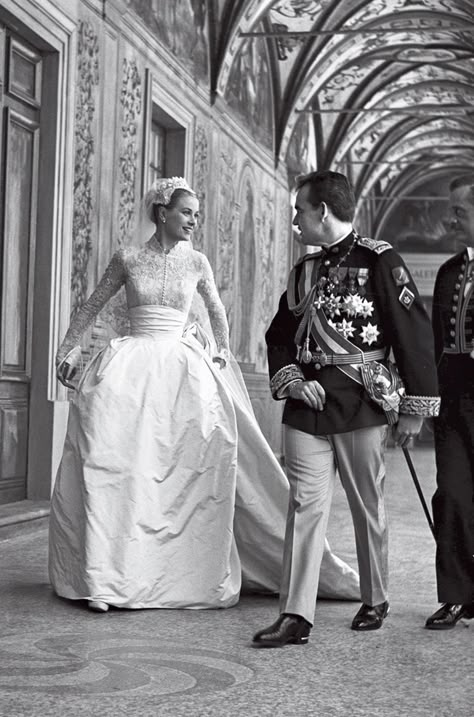 Grace Kelly Wedding Dress, Grace Kelly Wedding, Helen Rose, Royal Wedding Gowns, Grace Kelly Style, Princess Grace Of Monaco, Grace Of Monaco, Princess Of Monaco, Princess Grace Kelly