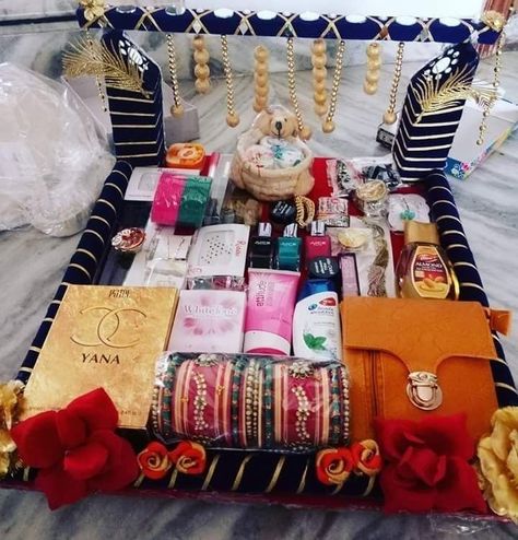 Shadi Gifts Ideas, Shadi Gift Packing Ideas, Bridal Gift Packing Ideas, Chab Decoration Engagement, Shadi Gifts Packing, Gift For Bhabhi On Engagement, Bridal Makeup Packing Ideas, Shagun Packing Ideas, Rukvant Ideas