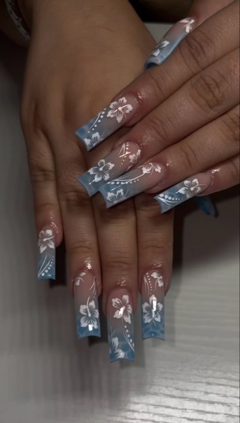 Nail Ideas Acrylic Flowers, Acrylic Summer Nails Trendy, Acrylic Nails With Flowers Design, Summer Holiday Nail Inspiration, Mail Inspo Blue, Baby Blue Hibiscus Nails, Tropical Blue Nails, Trendy Flower Nails, Hawaiian Themed Nails