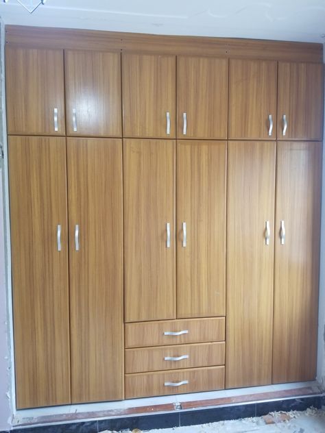 Wooden Wardrobe Design, Bedroom Built In Wardrobe, Double Bed Designs, Wooden Closet, Modern Cupboard, Wooden Cupboard, White Room Decor, Modern Cupboard Design, House Ceiling Design