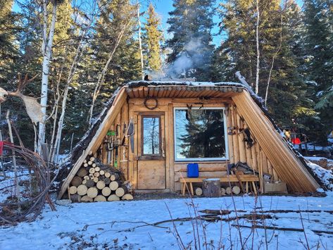 Small Alaskan Cabin, Alaska Off Grid, Alaska Living Homesteads, Alaska Architecture, Alaskan Homestead, Log Sauna, Alaskan Cabin, Mini Homestead, Alaska Homestead