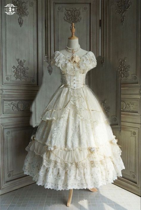 Victorian Dress Gown, Moda Steampunk, Gaun Abad Pertengahan, Old Fashion Dresses, Royal Dresses, Fantasy Dresses, Fairytale Dress, Royal Outfits, Fairy Dress