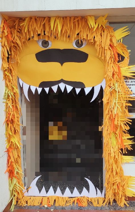 Jumanji Classroom Theme, Zoo Theme Party Decorations, Zoo Vbs Decorations, Lion Classroom Door, Jungle Summer Camp, Jungle Bible School Theme, Lion Door Decorations Classroom, Safari Door Decorations Classroom Themes, Lion Party Decorations