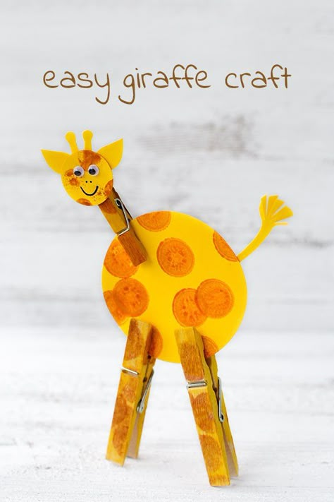 Have you been following along with April the Giraffe? We are so excited that she finally had her baby! In honor of April and her new little one, today we are sharing an Easy Giraffe Craft for Kids! It's easy, fun, and perfect for little hands. Giraffe Craft, Giraffe Crafts, Giraffes Cant Dance, Worksheet Kindergarten, Vbs Crafts, Animal Crafts For Kids, The Giraffe, Paper Plate Crafts, Plate Crafts