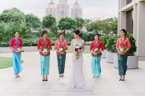 Bridesmaid dresses for peranakan wedding inspiration | A Vibrant Peranakan Wedding With A Touch Of Colonial Heritage | http://www.bridestory.com/blog/a-vibrant-peranakan-wedding-with-a-touch-of-colonial-heritage Peranakan Wedding, Tacky Wedding, Vibrant Color Palette, Lavender Decor, Wedding Gown Inspiration, Wedding Decor Inspiration, Wedding Moments, Wedding Album, Wedding Bridesmaids