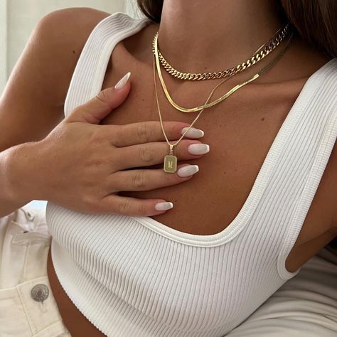 Herringbone Chain Necklace, Herringbone Chain, Stacked Necklaces, Herringbone Necklace, Jewelry Accessories Ideas, Dope Jewelry, Layer Style, Classy Jewelry, Jewelry Essentials