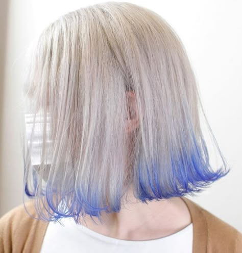 Dyed Tips, Short Scene Hair, Hair Color Streaks, Dyed Hair Inspiration, Haircuts For Medium Hair, Haircut And Color, Hair Stylist Life, Dye My Hair, Hair Dye Colors