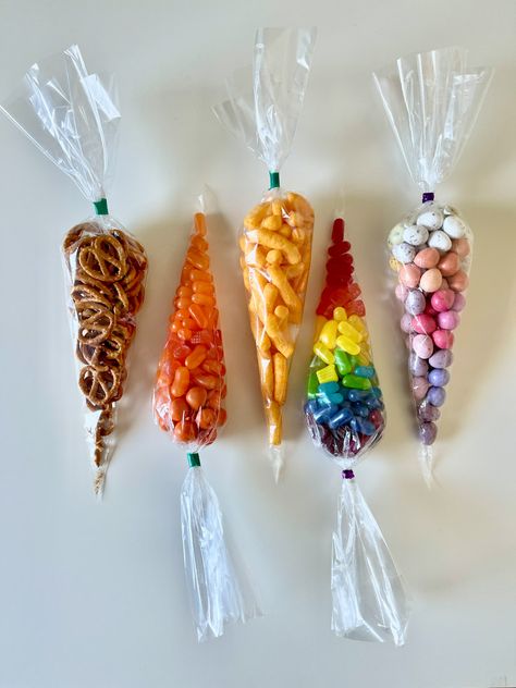 DIY Candy Cones: Instructions & Ideas Diy Candy Bags, Cone Ideas, Sour Gummy Bears, Sour Gummy Worms, Sweet Cone, Candy Cone, Sale Ideas, Sweet Cones, Gummy Worms