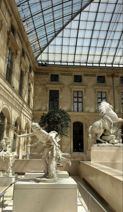 Statue Museum, Building Aesthetic, Paris Dream, Paris Vibes, Paris Summer, Paris Aesthetic, Dream Travel Destinations, City Aesthetic, Pretty Places