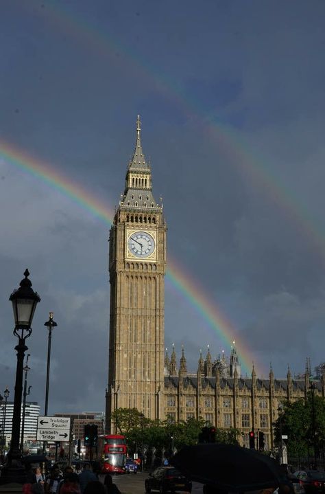 Royal Pictures, Uk Culture, Rule Britannia, Clouds In The Sky, Royal Uk, Royal King, British Royal Families, Elisabeth Ii, Double Rainbow