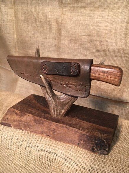 forged knife Knife Display Stand, Diy Knife Holder, Knife Display Case, Antler Projects, Knife Display, Back House, Knife Making Tools, Hunting Room, Flint Knapping