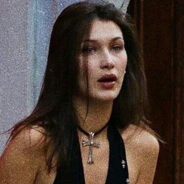 Elisabeth Swan, Messy Aesthetic, Necklace Outfit, Dope Jewelry, Funky Jewelry, Jewelry Lookbook, Girly Jewelry, Bella Hadid, Pretty Jewellery