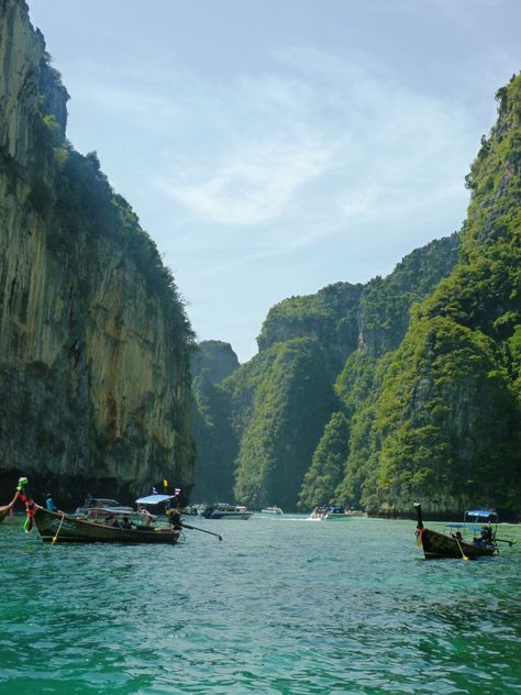 Island Hopping Aesthetic, Pileh Lagoon Thailand, Thailand Mood Board, Phi Phi Island Thailand, Thailand Islands, Freetime Activities, Phi Phi Island, Vientiane, Se Asia