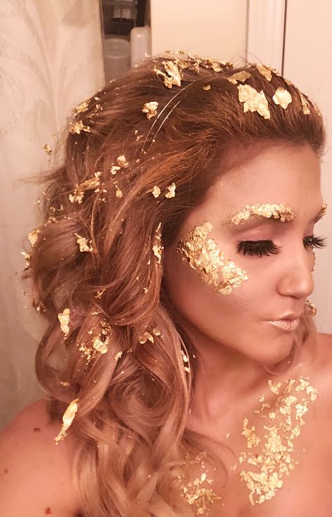 Goddess Inspired Makeup, Sun Goddess Costume Makeup, Greek Goddess Makeup Look Gold, Gold Costumes For Women, Gold Goddess Makeup Halloween, Gold Face Makeup, Goddess Of The Sun Costume, Gold Costume Makeup, Gold Goddess Makeup Looks