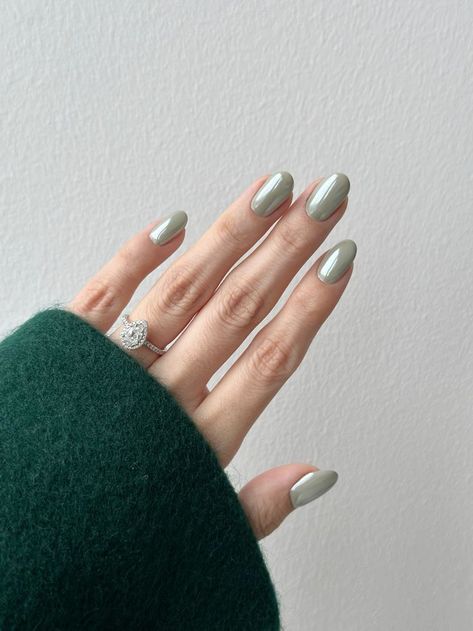 Chrome Nails Sage Green, Pale Green Chrome Nails, Opal Green Nails, Green Chrome Dip Nails, Sage Green Nails With Chrome, Pearly Green Nails, Shimmer Green Nails, Seagram Green Nails, Shellac Chrome Nails