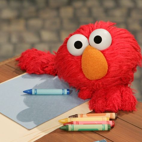 Elmo’s Instagram post: “Elmo can't think of what to draw today! Do you have any ideas for Elmo?” Elmo Drawing, Baby Elmo, Puppet Costume, Elmo And Friends, Elmo World, Elmo Sesame Street, Sesame Street Muppets, Silly Puppets, Music Poster Ideas