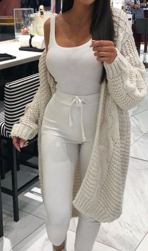 9aa42b31882ec039965f3c4923ce901bdesc46126309ri Girly Style Outfits, Lounge Outfit, Loose Cardigan, Chill Outfits, Cardigan Outfits, Winter Trends, Girly Fashion, Mode Inspiration, Winter Fashion Outfits