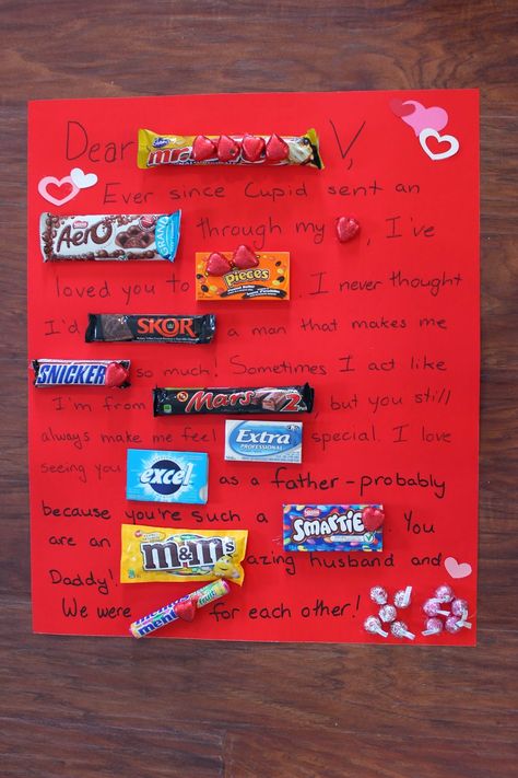 Get your loved one's attention this year with a Valentine's Day chocolate bar love letter! Give your loved one a gift they will really love! Candy Birthday Cards, Diy Candy Bar, Birthday Card Puns, Candy Card, Chocolate Letters, Candy Bar Birthday, Chocolate Bar Card, Chocolate Card, Bar Card