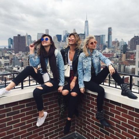 15 Spring Break Trip Ideas For A Girls Trip Caroline Daur, Bff Photography, Sisters Photoshoot Poses, Sisters Photoshoot, Best Friend Photography, Best Friend Photoshoot, Bff Photoshoot Poses, Bff Photoshoot, Friend Poses Photography