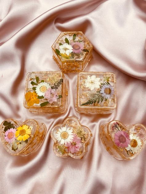 Scarborough Ontario, Resin Box, Resin Crafts Tutorial, Bouquet Preservation, Diy Resin Art, Gold Flakes, Jewellery Storage, Small Jewelry, Birthday Gift Ideas