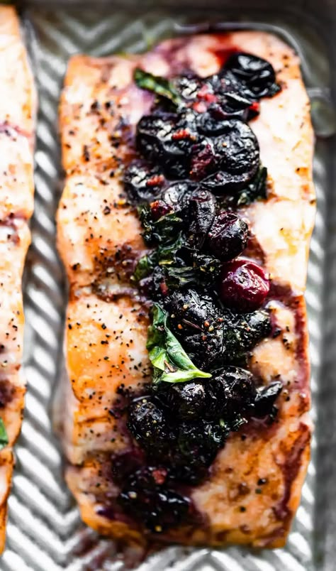 Learn how to make blueberry salmon on a single sheet pan with just a handful of healthy ingredients and 20 minutes! Blueberry Salmon Recipes, Blueberry Recipes Dinner, Blackberry Salmon, Blackberry Salmon Recipe, Savory Blueberry Recipes, Salmon With Blueberry Sauce, Blueberry Recipes No Bake, Paleo Salmon Recipes, Blueberry Salmon