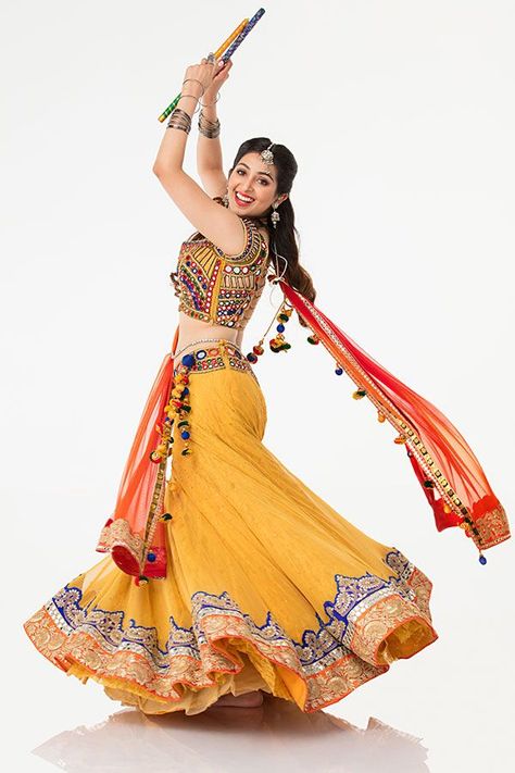 Garba Shoot, Dandiya Photo, Navratri Photoshoot, Garba Poses, Navratri Poses, Kirti Suresh, Navratri Dandiya, Dandiya Dress, Cute College Outfits