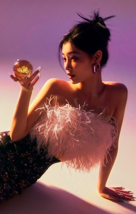 Xu Jiaqi, Crystal Ball, A Woman