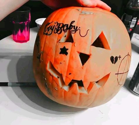 Lil Peep Pumpkin Carving, Lil Peepkin Pumpkin, Lil Peep Pumpkin, Halloween Pumpkin Painting Ideas, Halloween Pumpkin Painting, Painted Pumpkin Ideas, Kitty Pumpkin, Hello Kitty Pumpkin, Traditional Halloween