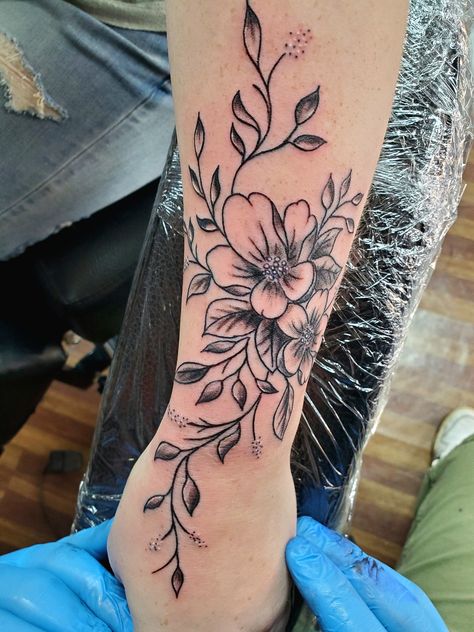 Cross With Dogwood Flowers Tattoo, Dogwood Shoulder Tattoo, Dogwood Tree Tattoo, Tattoo Memory, Dogwood Flower Tattoo, Dogwood Tattoo, Dogwood Flower Tattoos, Tattoo Dream, Tree Tattoo Arm