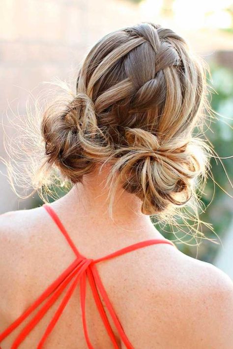 Five-Minute Holiday Easy Hairstyles ★ See more: http://lovehairstyles.com/five-minute-holiday-easy-hairstyles/ Bun Hairstyle, Hair Blonde, Sporty Hairstyles, Hair Short, Short Bob, Hairstyle Ideas, Hair Day, Bun Hairstyles, Summer Hairstyles