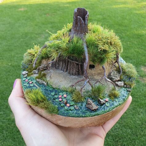 Shrek Crafts, Diorama Clay, Swamp Diorama, Shrek Props, Shrek Swamp, Shrek 2001, Shrek Musical, Shrek Dreamworks, Art Performance