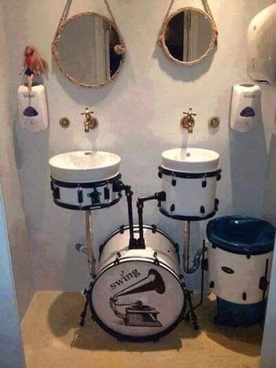 Casa Rock, Music Furniture, Drum Room, Crust Punk, Music Studio Room, Music Room Decor, Studio Room, Music Decor, Music Themed