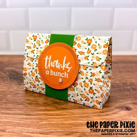 Half-Sheet Gift Pouch & Missing Middle Card - The Paper Pixie Diy Paper Boxes Easy, Paper Box Tutorial, Handmade Gift Bags, The Paper Pixie, Paper Pixie, Treat Packaging, Christmas Treats Holders, Gift Containers, Paper Purse