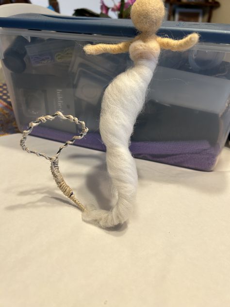 Needle Felted Mermaid, Needle Felting Diy Tutorials, Needle Felting Diy, Felt Fairy, Needle Felting Projects, Felt Diy, Felting Projects, Felt Crafts, Needle Felting