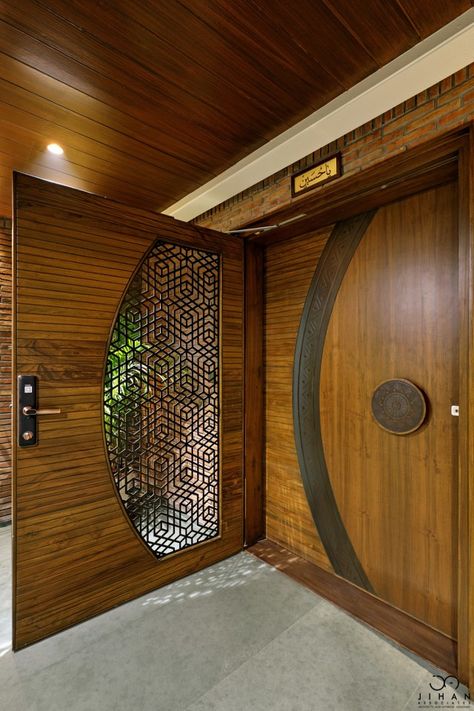 Main Door Jali Design Entrance Modern, Foyer Door, Jali Door, Main Doors, House Main Door, House Front Door Design, Door Makeover Diy, Flush Door Design, India House