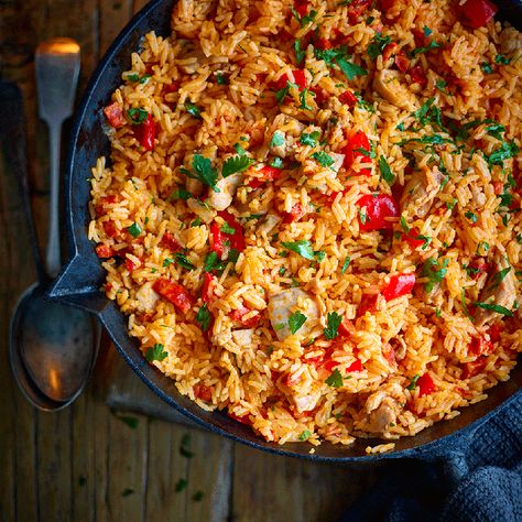 Chicken and chorizo rice Chorizo Rice, Best Chicken Thigh Recipe, Chicken Ramen Recipe, Chicken And Chorizo, Chicken Fillet, Chicken Chorizo, Chorizo Recipes, Paella Recipe, One Pan Chicken