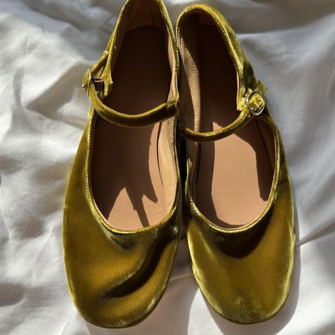 Velvet Mary Janes Outfit, Velvet Mary Janes, Velvet Ballet Flats, Ballet Flats, Mary Janes, Fashion Inspo, Ballet, Velvet, Yellow