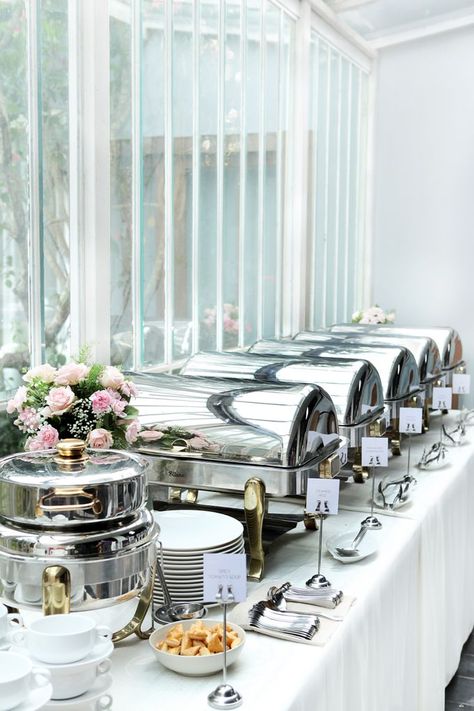 Upscale Buffet Ideas, Buffet Set Up Wedding, Elegant Catering Display Presentation, Catering Buffet Table Ideas Decor, Wedding Buffet Table Decor, Wedding Catering Ideas, Wedding Buffet Table, Party Buffet Table, Buffet Presentation