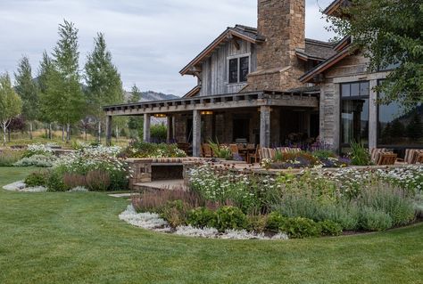 Canadian Springs Custom Home Ranch Landscaping Ideas, Wooded Backyard Landscape, Mountain Landscape Design, Rustic Outdoor Spaces, Wyoming Landscape, Rustic Entry, Rustic Landscaping, Rustic Landscape, European Cottage