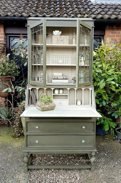 Olive green and Country gray chalk paint, sealed with clear wax then highlighted the Olive with dark wax. Muebles Shabby Chic, Secretary Desk, Dark Wax, Furniture Rehab, Secretary Desks, Painted Furniture Ideas, Furniture Refinishing, Paint Projects, Chalk Paint Furniture