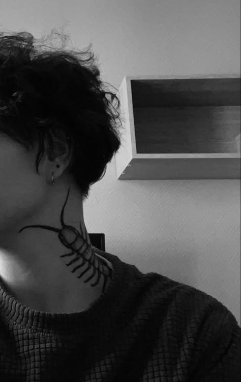 Tattoo scolopendra black aesthetic Centipede Neck Tattoo, Neck Tattoo Aesthetic, Me Tattoo Ideas, Centipede Tattoo, Clavicle Tattoo, Rad Tattoos, Thing To Draw, Me Tattoo, Aesthetic Black