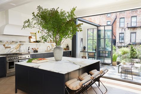 Why your home’s worst feature might be key to creating more joy - The Aesthetics of Joy by Ingrid Fetell Lee New Traditional Kitchen, Brownstone Townhouse, Elizabeth Roberts, Greek Revival Home, Athena Calderone, Brooklyn Brownstone, Townhouse Designs, Arch Design, Bright Kitchens